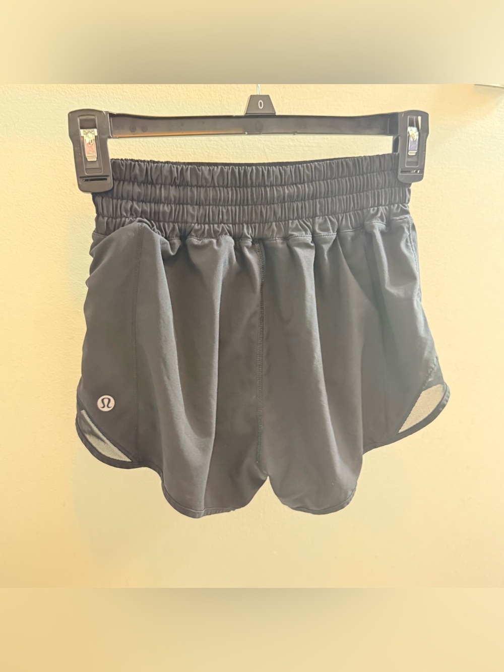 Lululemon Women’s Black Short Shorts Size XXS / 00, Zipper Pocket On Side